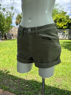 SO Women's Olive Green Cargo Roll-Cuff Shorts